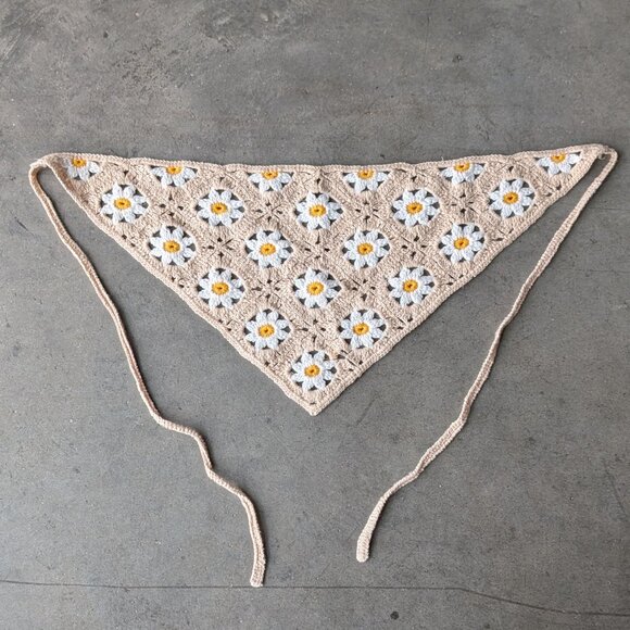 Floral Daisy Tan White Granny Square Crochet Bandana Head Scarf - Picture 3 of 5